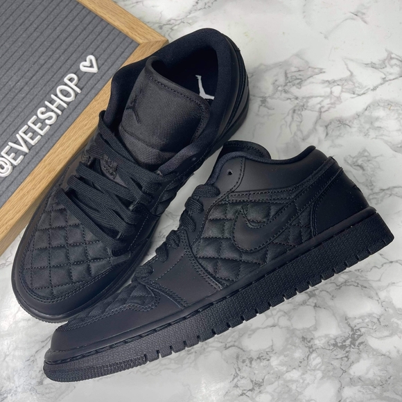 Air Jordan Retro 1 - Triple Black 🖤🖤🖤 - Picture 3 of 4
